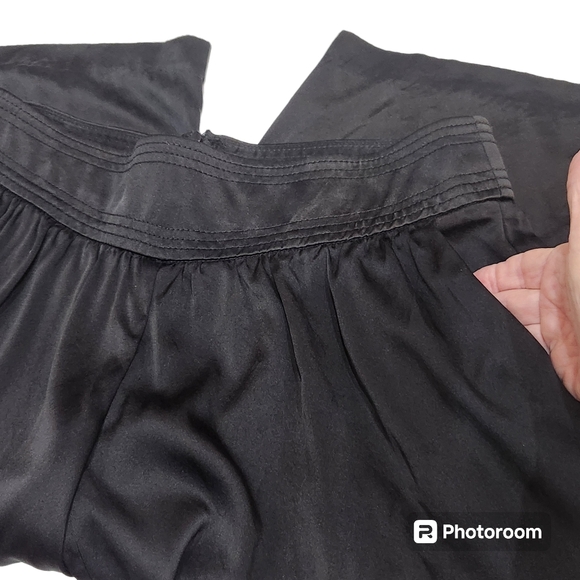 Trina Turk Women's Silk Wide Balloon Parachute Leg  Black Flowing Capri Pants  6 - Picture 7 of 12